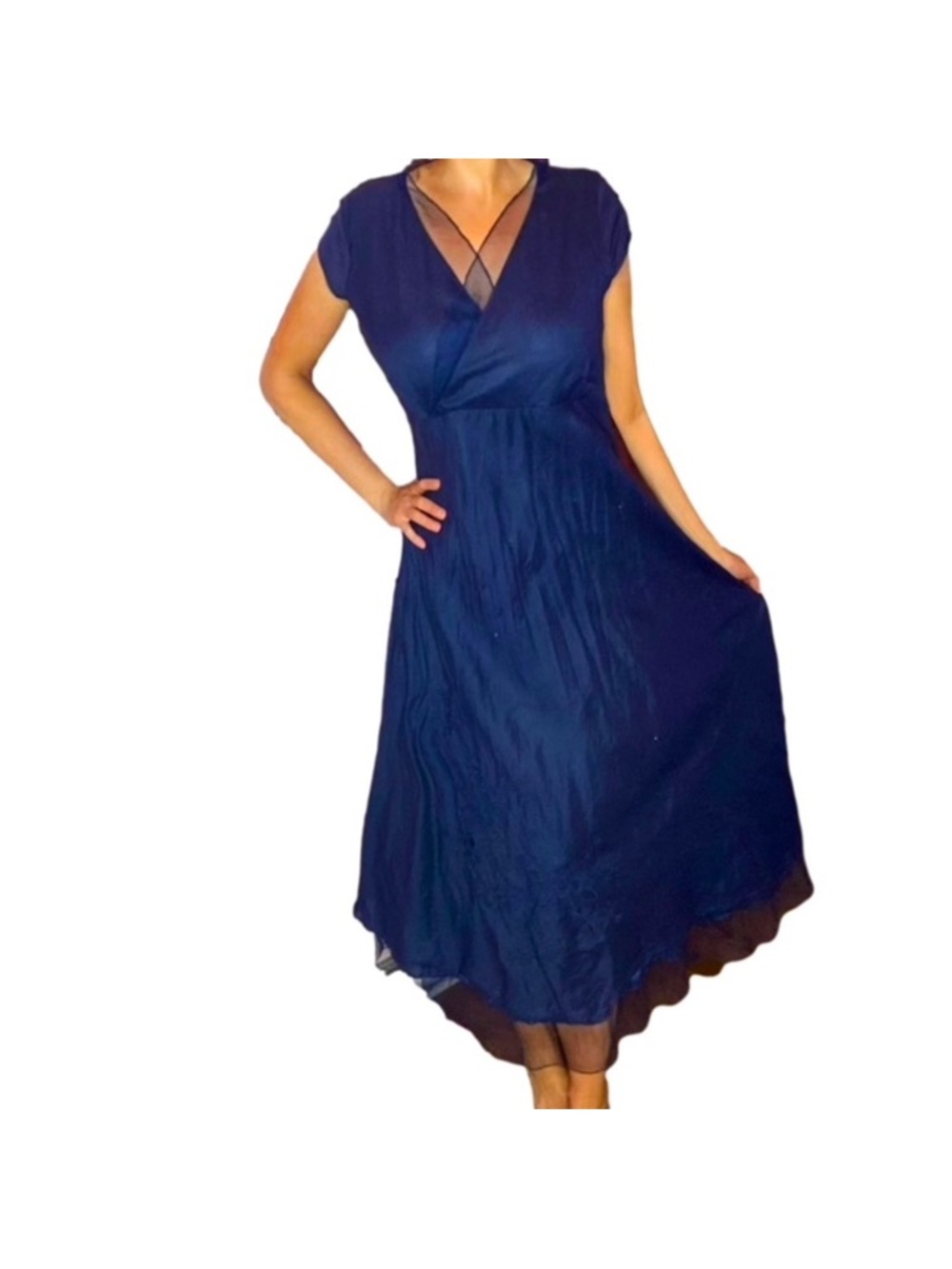 • Carlie's Court * 100%
Linen Navy Blue Floral
Embroidery Dress